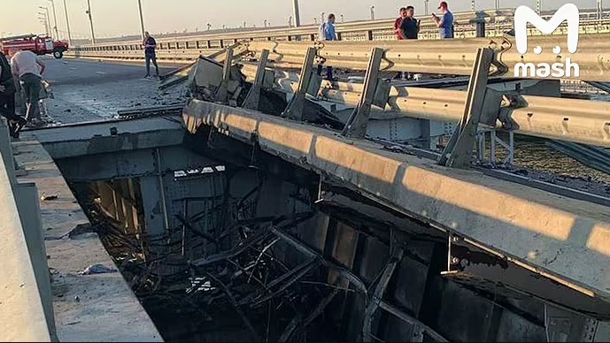 Кримський міст пошкоджено спецоперацією СБУ та ВМС (ФОТО, ВІДЕО)