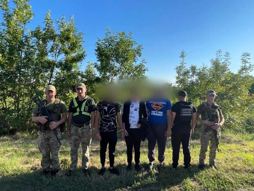 38 чоловіків, що намагалися незаконно перетнути кордон, затримали впродовж вихідних на Закарпатті (ФОТО)