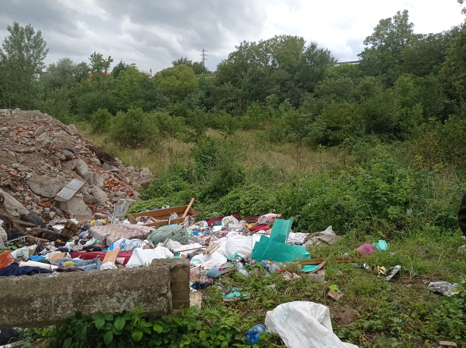 На території Оноківської громади поблизу Ужгорода виявили несанкціоновані смітники (ФОТО)