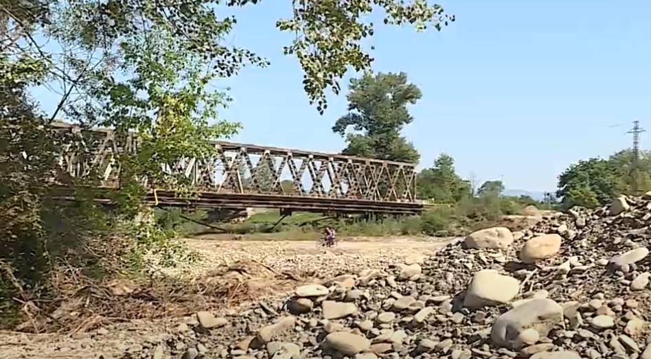 Модульний міст через річку Тересва на Закарпатті відкриють наприкінці листопада (ВІДЕО)