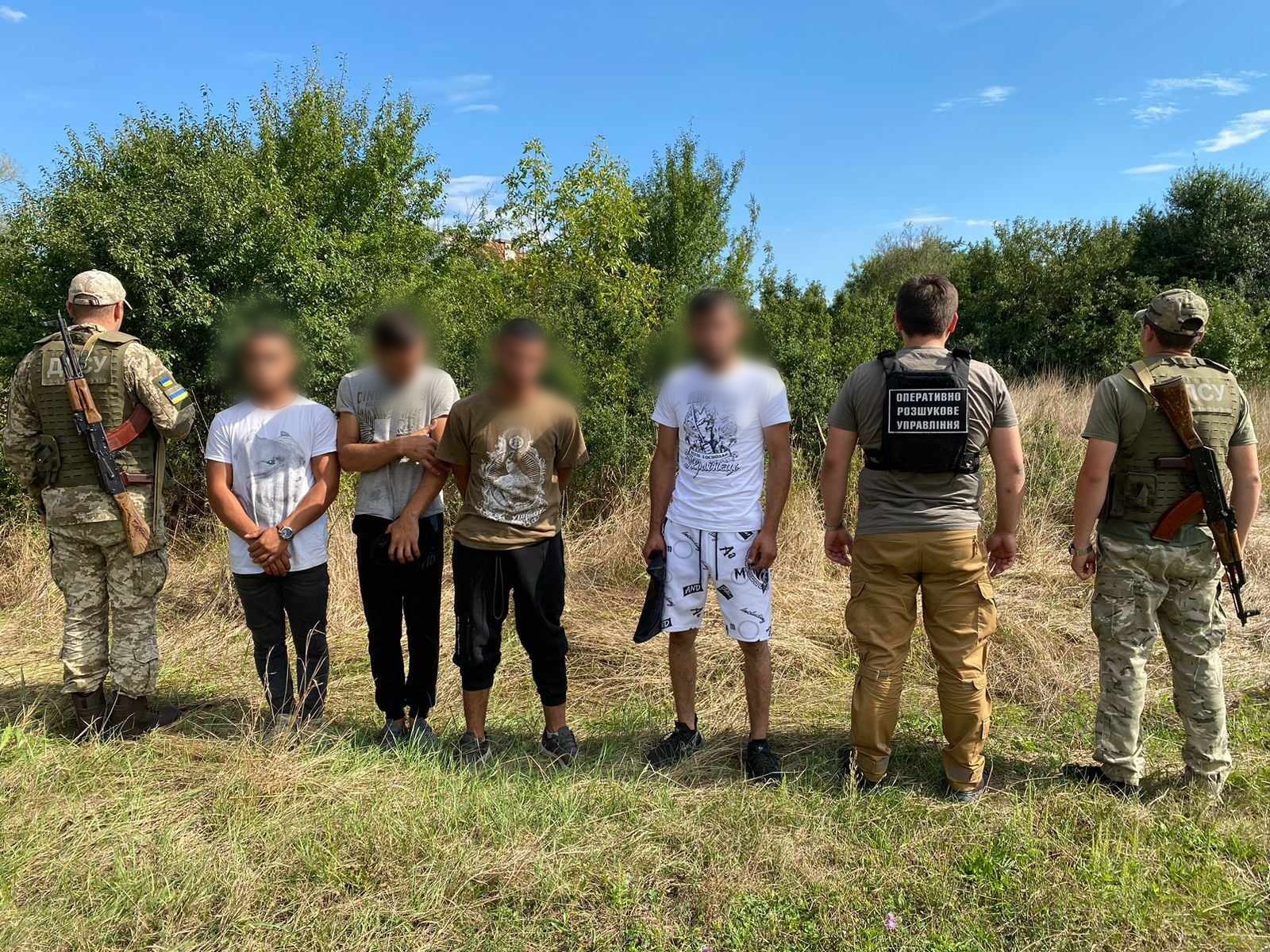 На Закарпатті впродовж вихідних затримали 70 порушників кордону (ФОТО)
