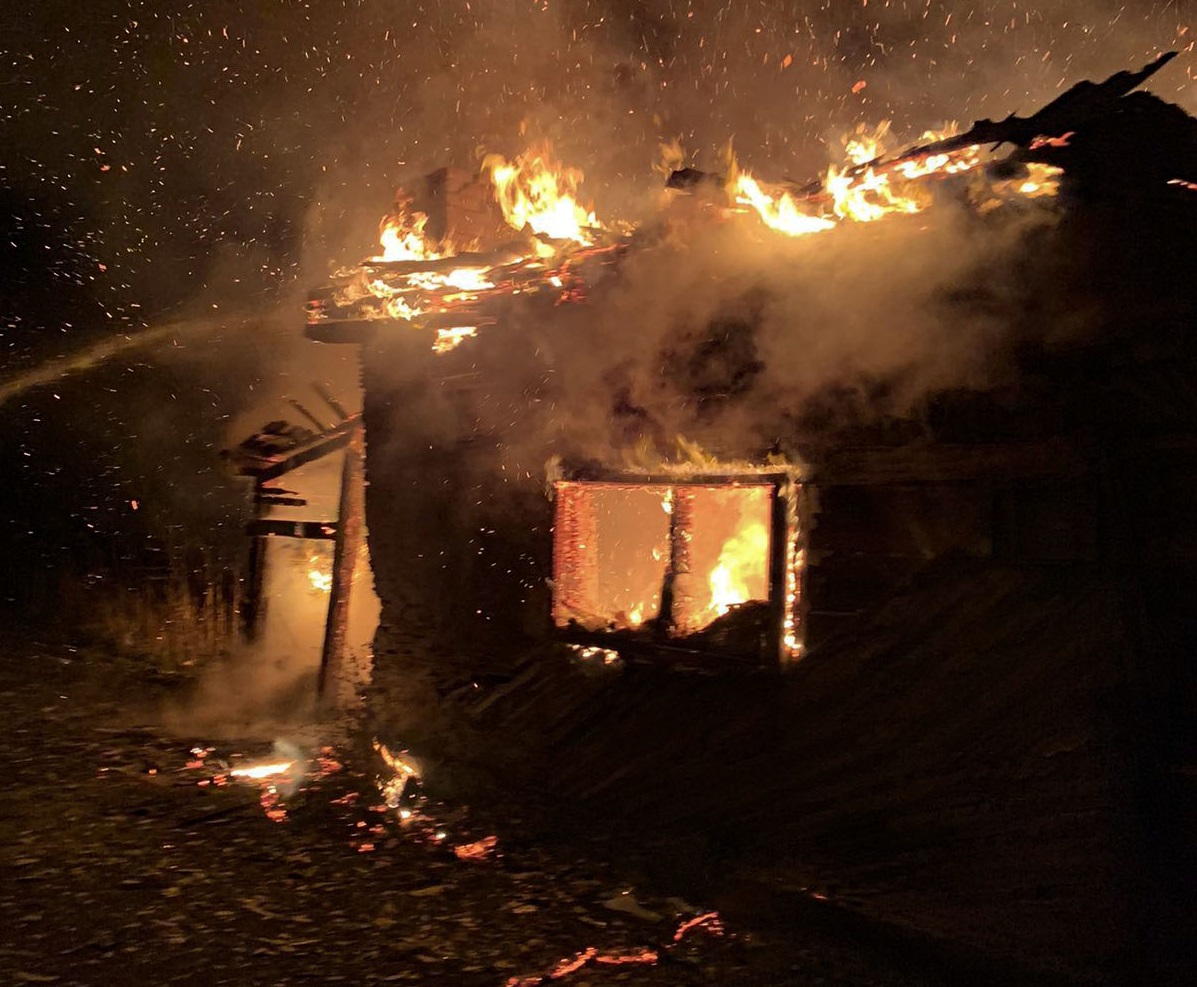 В Ужгороді на Радванці згорів будинок (ФОТО)