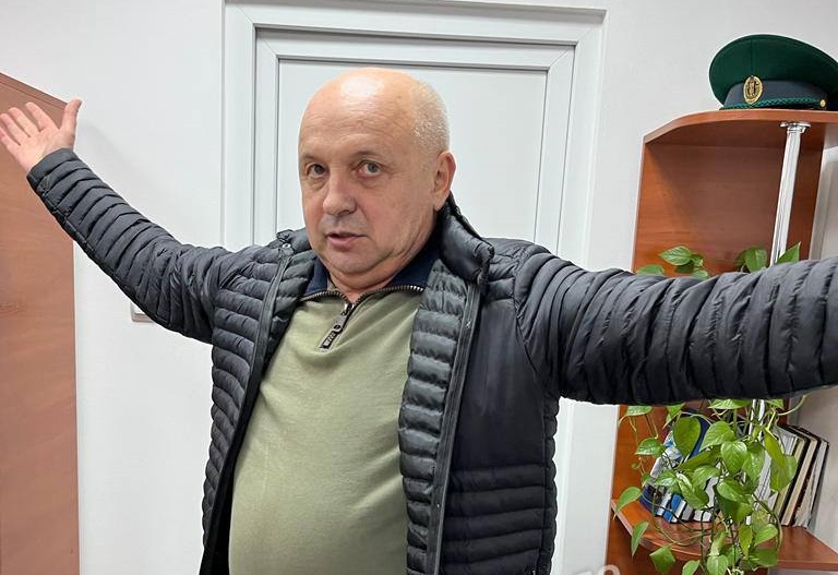 "Військовий" хабарник з УжНУ Олійник повернувся на роботу через бездіяльність поліції та прокуратури – суд