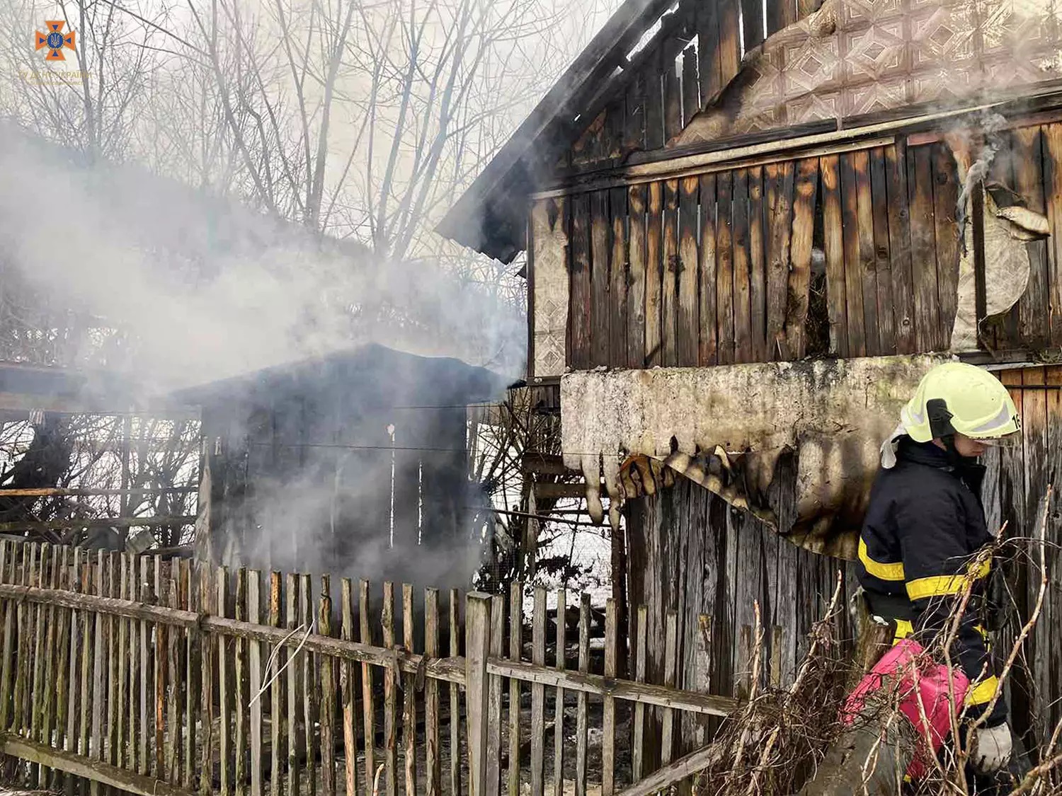 У Лозянському Міжгірської громади врятували від знищення вогнем надвірну споруду з сіном (ФОТО)