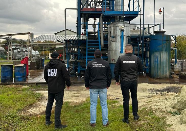 У справі "підпільного" нафтопереробного заводу в Мукачеві повідомлено про підозру п’ятьом особам (ФОТО)