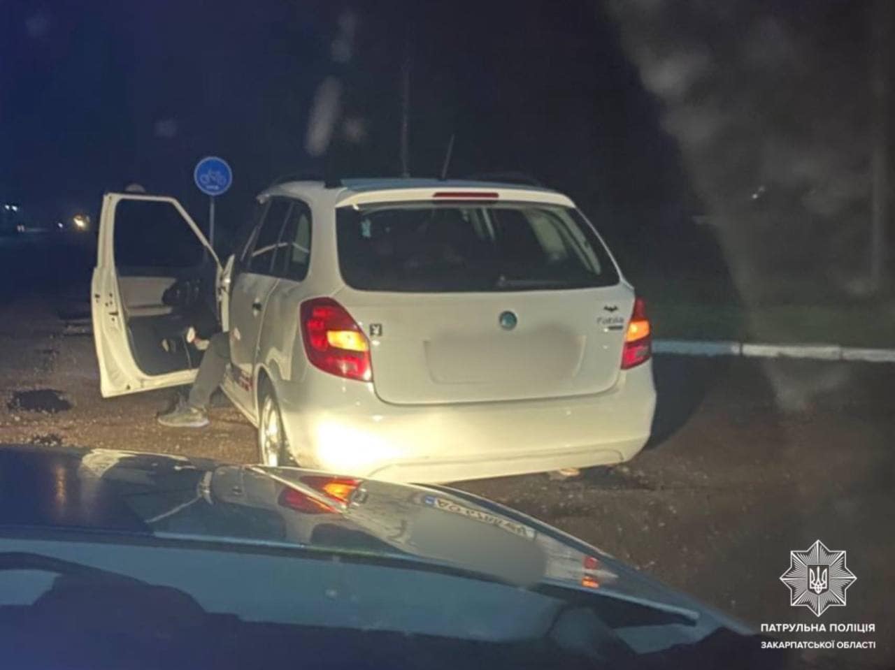 "Безправному" водієві, що "під кайфом" їздив нічним Мукачевом, виписали штрафів на 90 тис. грн (ФОТО)