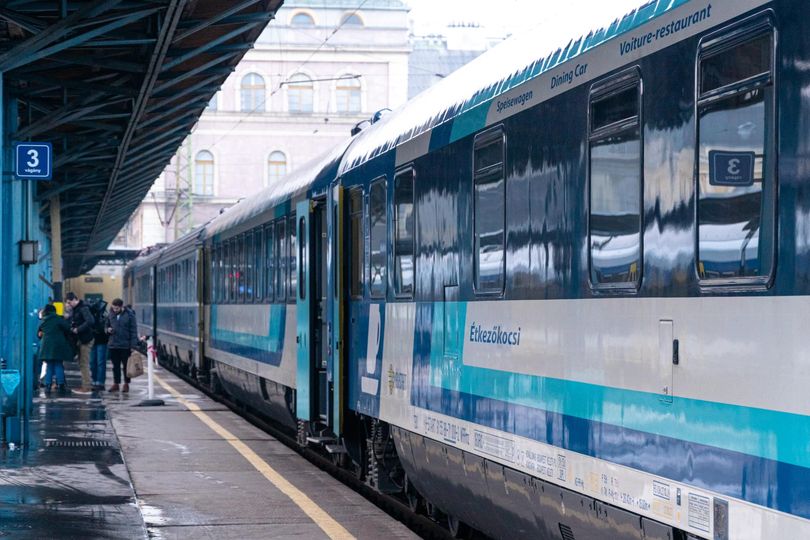 "Укрзалізниця" відкрила продаж квитків онлайн до угорщини на поїзд "Чоп - будапешт - Відень"