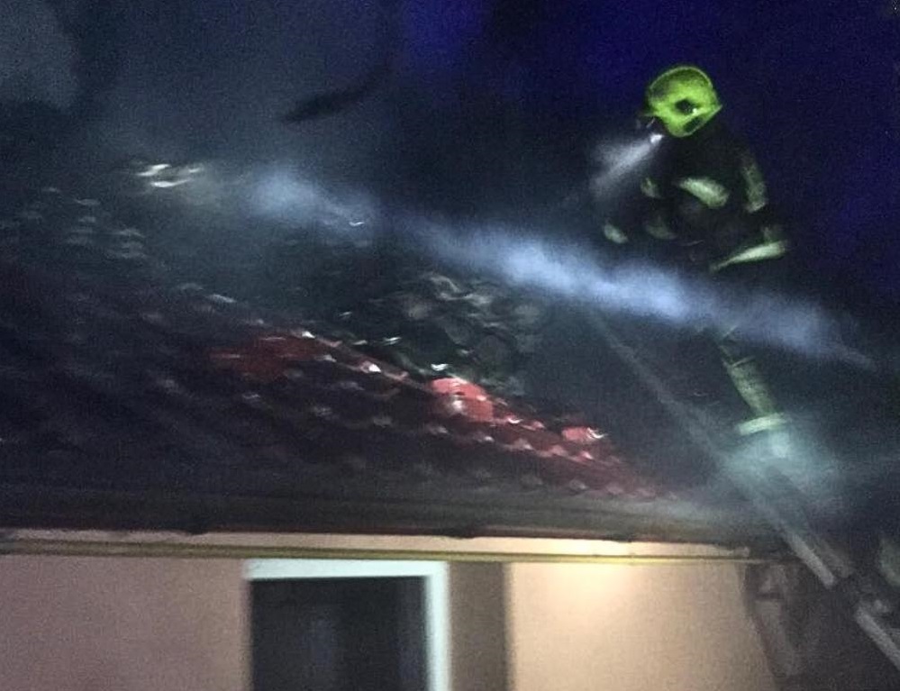 У Тересві на Тячівщині через розтоплену піч згорів дах будинку (ФОТО)
