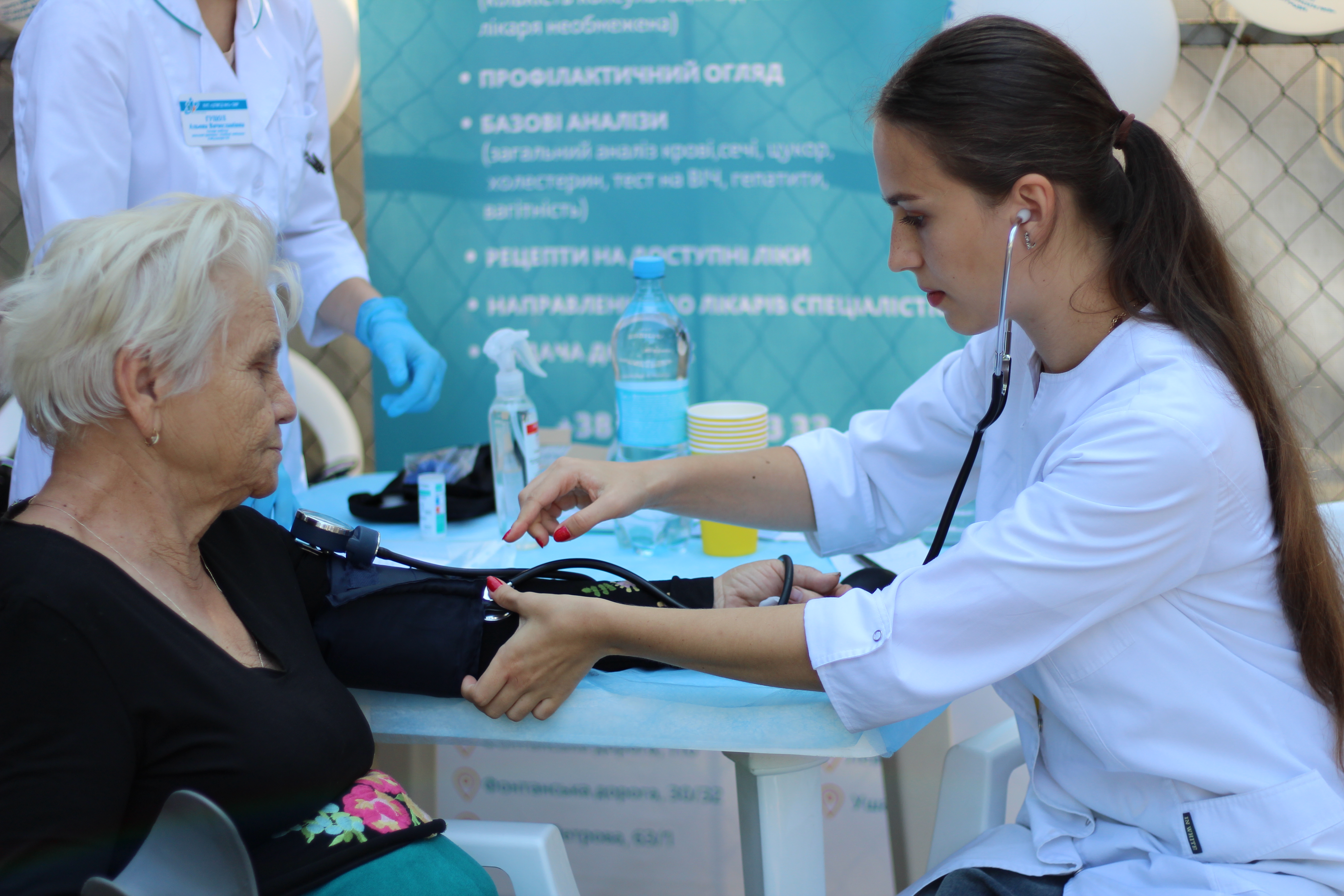 27 квітня в центрі Ужгорода можна буде безкоштовно тестувати інфекційні хвороби, вакцинуватися та виміряти тиск