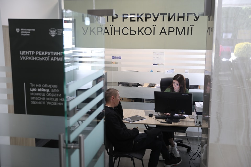 В Ужгороді розпочав роботу новий Центр рекрутингу української армії (ФОТО)