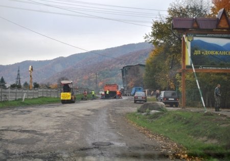 Громадянський протест зрушив з мертвої точки ситуацію з ремонтом доріг у селі Довгому (ФОТО)