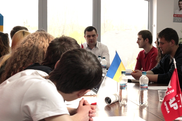 В Ужгороді студенти за круглим столом з нардепом Валерієм Пацканом говорили про свої права