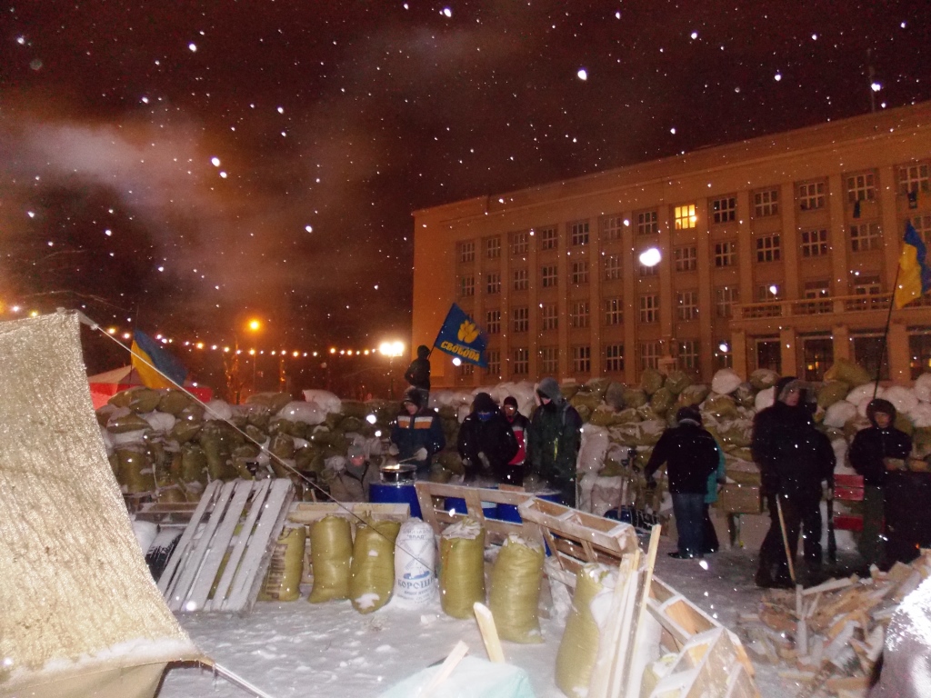 В Ужгороді під прапорами «Свободи» розгорнув роботу Штаб національного спротиву: Всі - на Майдан