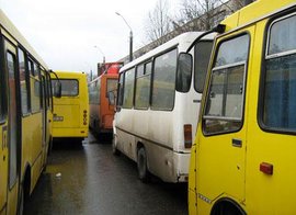В Ужгороді Єдиний Центр вимагає звіту влади про "боротьбу" за якісні "маршрутки" і шукає якісних перевізників