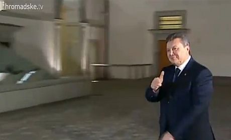 Янукович на червоній доріжці