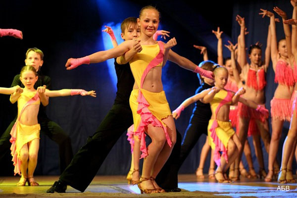 “Танцювальна корпорація друзів” розповість про свою блискучу перемогу у Болгарії