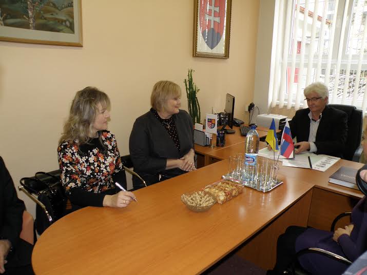 Школа з українською мовою навчання у Пряшеві та словацька школа в Ужгороді підписали угоду про співпрацю (ФОТО)
