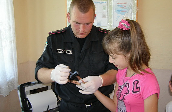 Закарпатська міліція заведе на дітей справи з відбитками пальців і генетичним матеріалом (ВІДЕО)