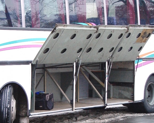 Автобус, що мав виїхати з Мукачева на Майдан, "замінували" міліціонери і рятувальники (ОНОВЛЕНО) (ФОТО)