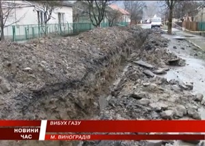 У Виноградові досі не закопано газопровід на вулиці, де вибухнув газ (ВІДЕО)