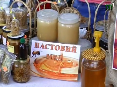 На фестивалі в Ужгороді презентували пастовий мед (ВІДЕО)