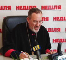 Єпископ Мукачівської греко-католицької єпархії поспілкувався телефоном з закарпатцями (ВІДЕО)