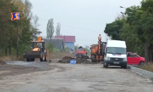 У Мукачеві міським коштом почали ремонтувати найбільш проблемну дорогу - Пряшівську об'їзну (ВІДЕО)