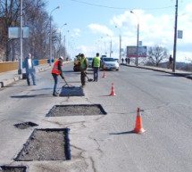 У Мукачеві відразу в кількох місцях розпочали ремонт доріг (ВІДЕО)