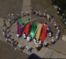 У Мукачеві волонтери разом зі школярами організували флеш-моб заради миру (ВІДЕО)