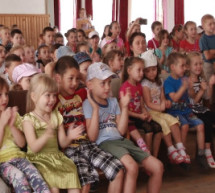 Високогірні села Рахівщини відвідали актори театру драми та комедії (ВІДЕО)