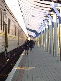 Спеціальний підйомник стає в нагоді на залізничному вокзалі в Ужгороді близько 2-х разів на тиждень (ВІДЕО)