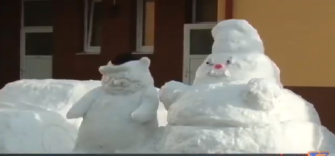 Свято зими зі сніговими скульптурами влаштували в Мукачівському будинку-інтернаті (ВІДЕО)