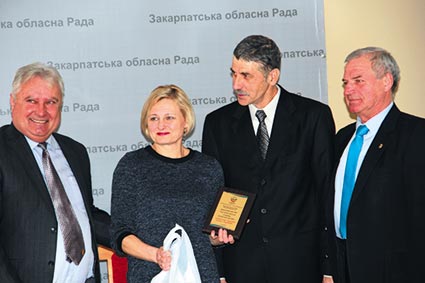 Подружжя Тодорових під час вручення призу
