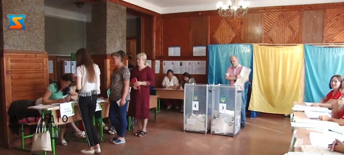 На Тячівщині частина виборців не змогла проголосувати через відсутність у списках (ВІДЕО)