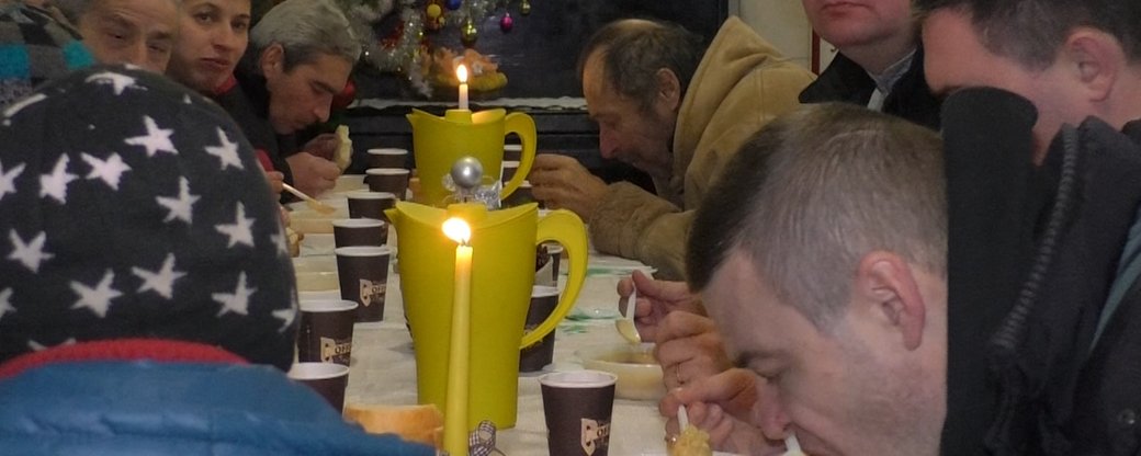 40 обідів роздали у благодійній організації "Карітас" в Ужгороді (ВІДЕО)