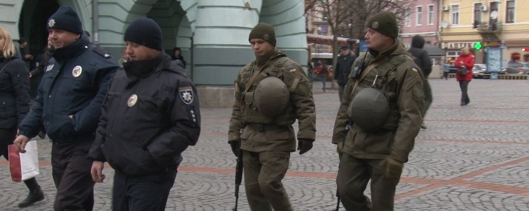 50 правоохоронців цілодобово патрулюють пішохідні зони та дороги Мукачева (ВІДЕО)