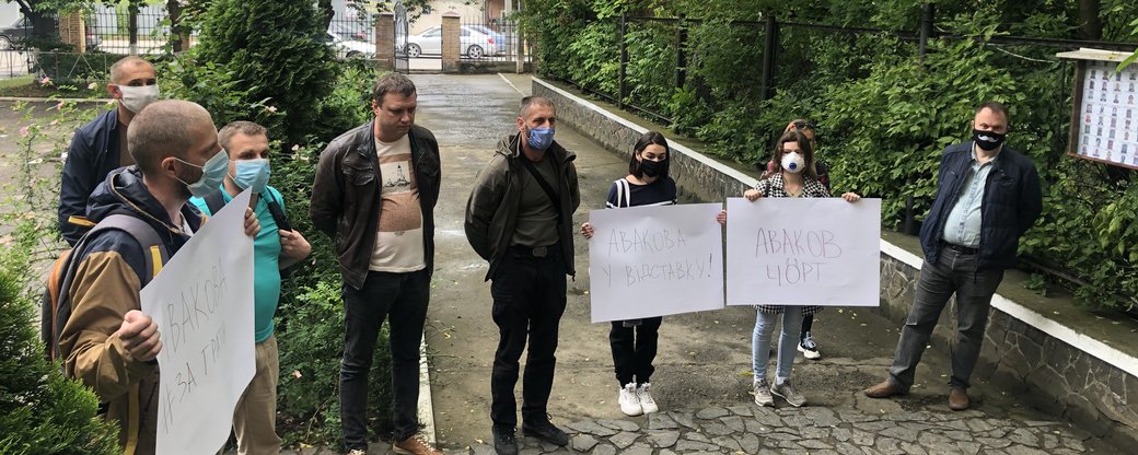 В Ужгороді "солідарно" з Києвом провели акцію протесту "Авакова у відставку" (ВІДЕО)