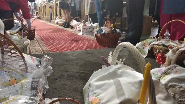 В Ужгороді християни західного обряду освячують паски (ФОТО)
