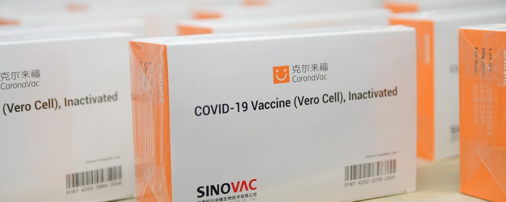 Китайську вакцину CoronaVac доставлять на Закарпаття вже сьогодні