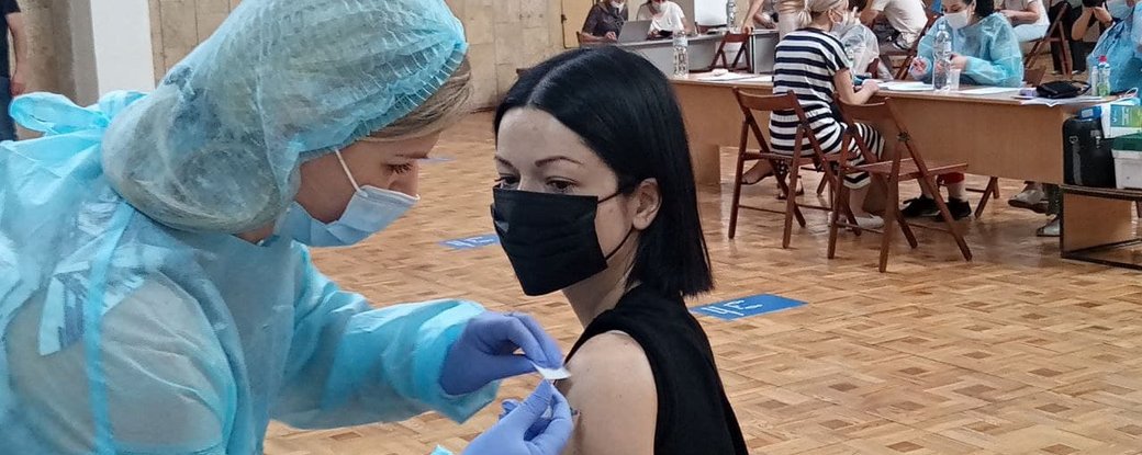 Центр масової вакцинації в Ужгороді працюватиме щосуботи та щонеділі (ФОТО, ВІДЕО)