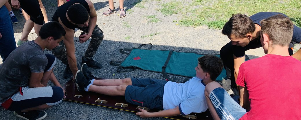 Надавати першу допомогу вчать у таборі "Юний рятувальник" в Ужгороді (ФОТО, ВІДЕО)