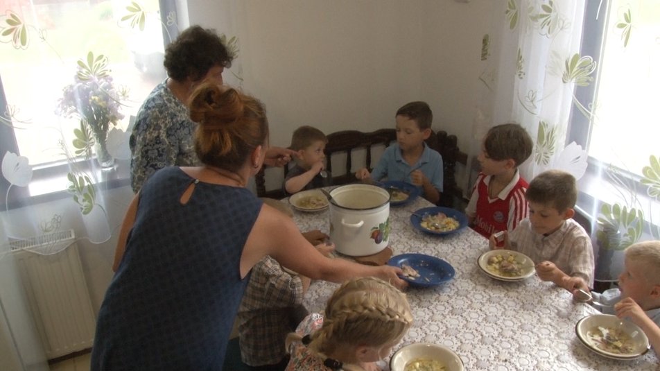 6 прийомних дітей віком від 1 до 12 років виховуватиме родина на Ужгородщині (ФОТО, ВІДЕО)
