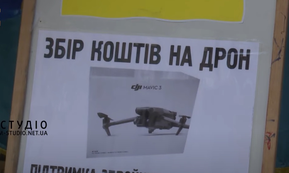 У Мукачеві волонтери організували благодійний ярмарок, щоб зібрати кошти на дрон для військових (ВІДЕО)