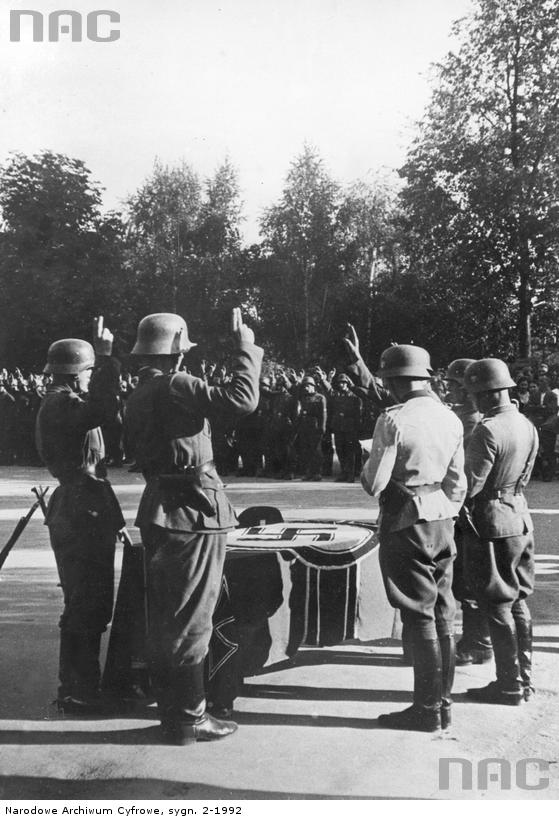 Принятие присяги добровольцами УВВ. Харьков, 1942 г.