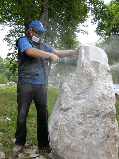 У закарпатському Хусті проходить міжнародний пленер скульптури "Мелодія каменю" (ФОТО)