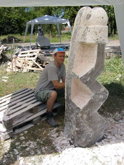 У закарпатському Хусті завершується міжнародний пленер скульптури "Мелодія каменю" (ФОТО)
