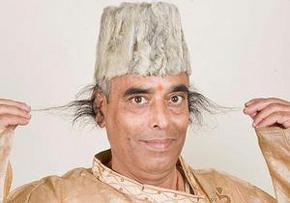 Індієць виростив у вухах волосся завдовжки в 28 сантиметрів