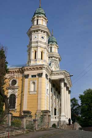 В Ужгороді взяли під охорону греко-католицьку Єпископську резиденцію та Кафедральний собор