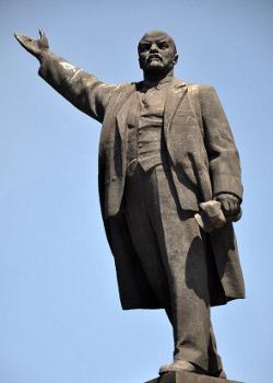 Закарпатські регіонали взялися рятувати Леніна