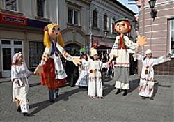 У понеділок в Ужгороді - костюмована хода учасників «Інтерляльки – 2010»